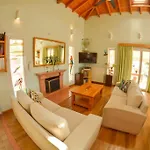 Artemis House * Agios Georgios Pagon