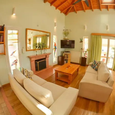 Artemis House * Агиос-Георгиос-Пагон