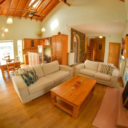 Artemis House Semesterbostad Agios Georgios Pagon