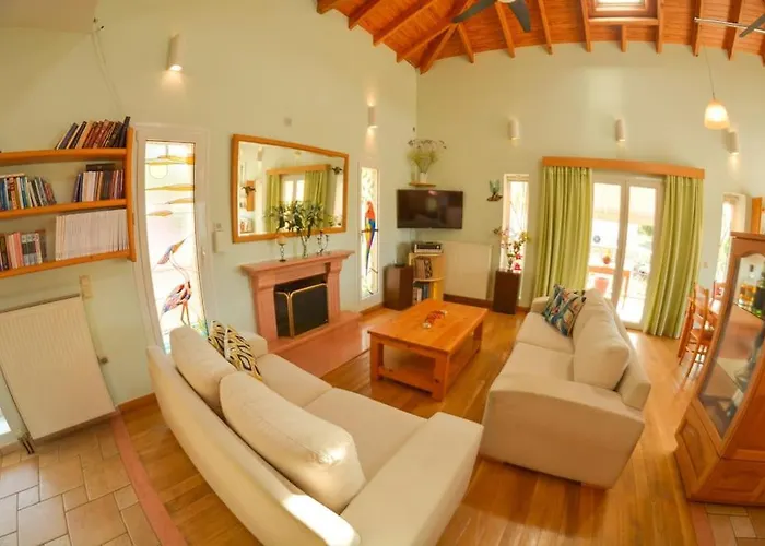 Artemis House * Agios Georgios Pagon