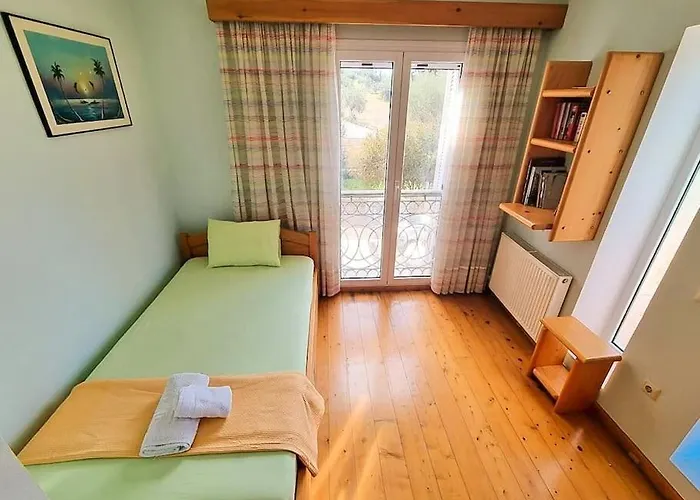 Artemis House * آغيوس غيوريوس باغون